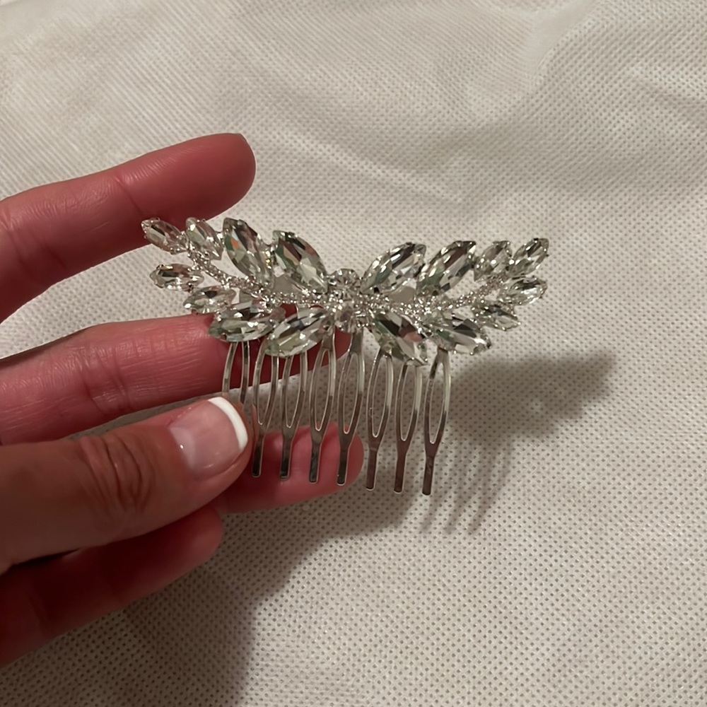Brand new crystal rhinestone hair comb, silver finish bridal hair accessory